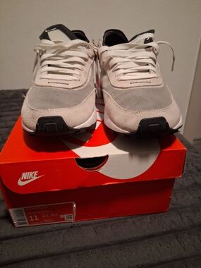 Nike Men's Waffle One Light Gray and White Retro Trainer Sneakers